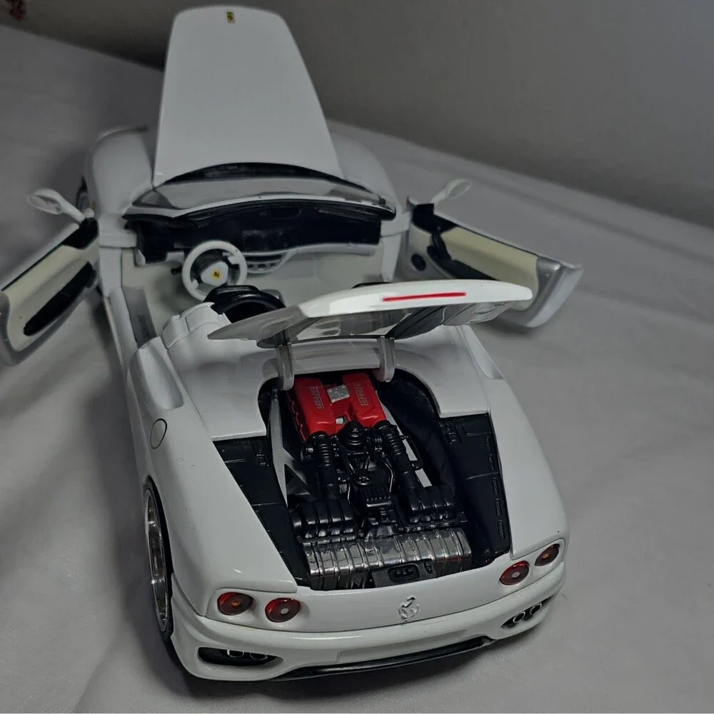 Hot Wheels Ferrari 360 Spider 1:18 White Diecast Car 1999 Opening Hood/Doors [E]